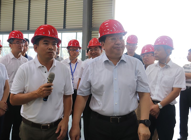 湖南省常务副省长陈向群调研中伟新能源（中国）总部产业基地