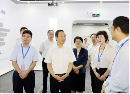 湖南省委书记许达哲调研中伟时指出：依靠科技创新 不断提升全球市场占有率