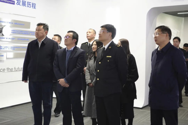 长沙海关到中伟调研外贸工作