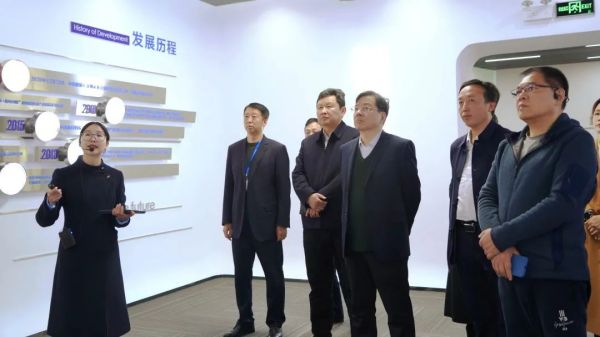 湖南省政协副主席、省工商联主席张健一行到中伟宁乡产业基地考察