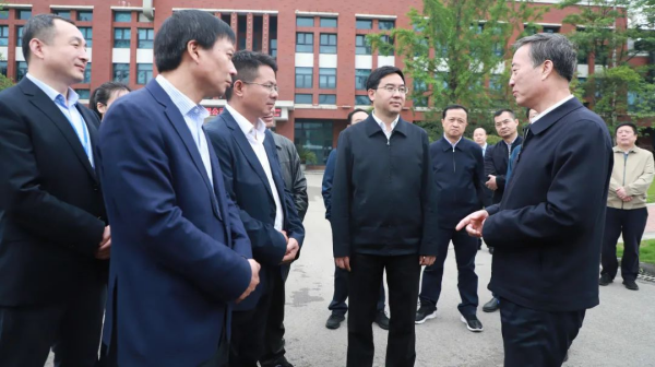 科技立企 | 贵州省政协主席赵永清寄语中伟：坚定科技创新，助力企业做大做强